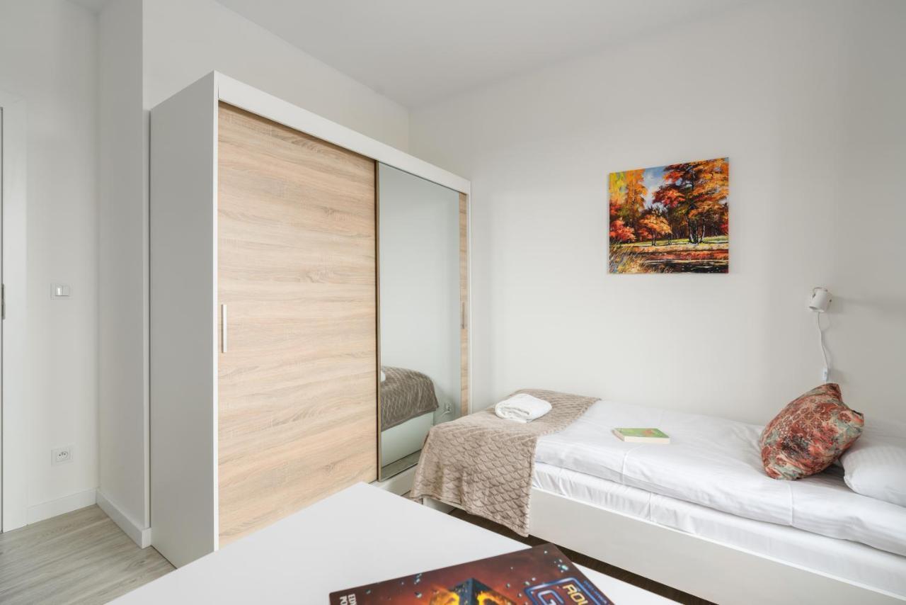 Premium Apartments Poznan Airport By Noclegi Renters Exterior photo